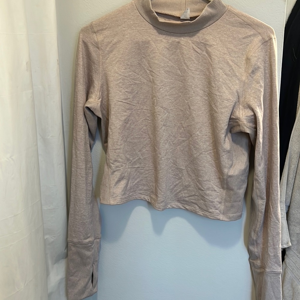 Cozecore by old navy cropped workout long sleeve